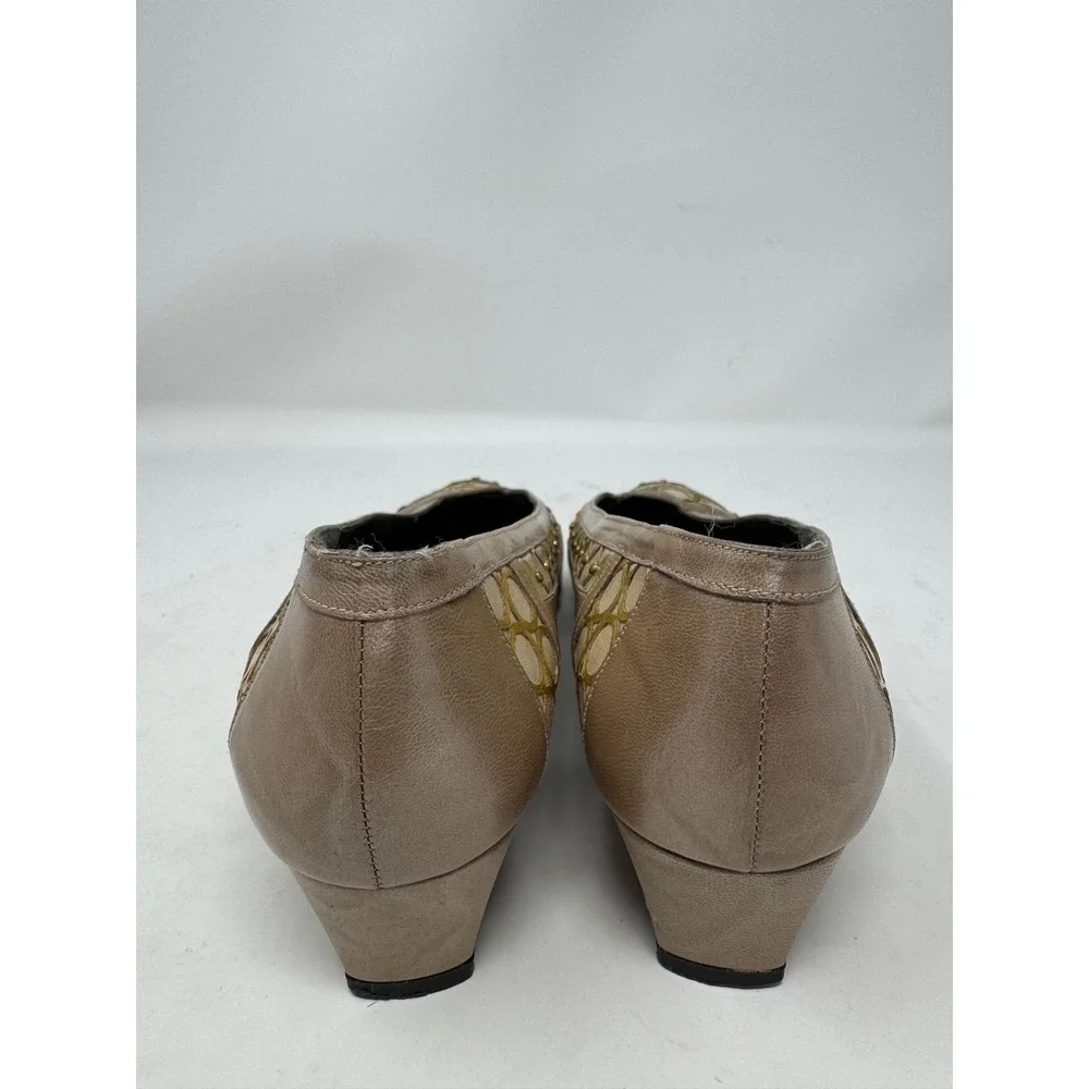 Margaret Jerrold Vintage Taupe Leather Gold Studded Low Wedge Pumps Heels 7.5 M